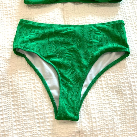 💚✨Cutest Kelly Green Bikini Set! - XS - Preppy! High waisted, cross over top✨💚 - Picture 3 of 10